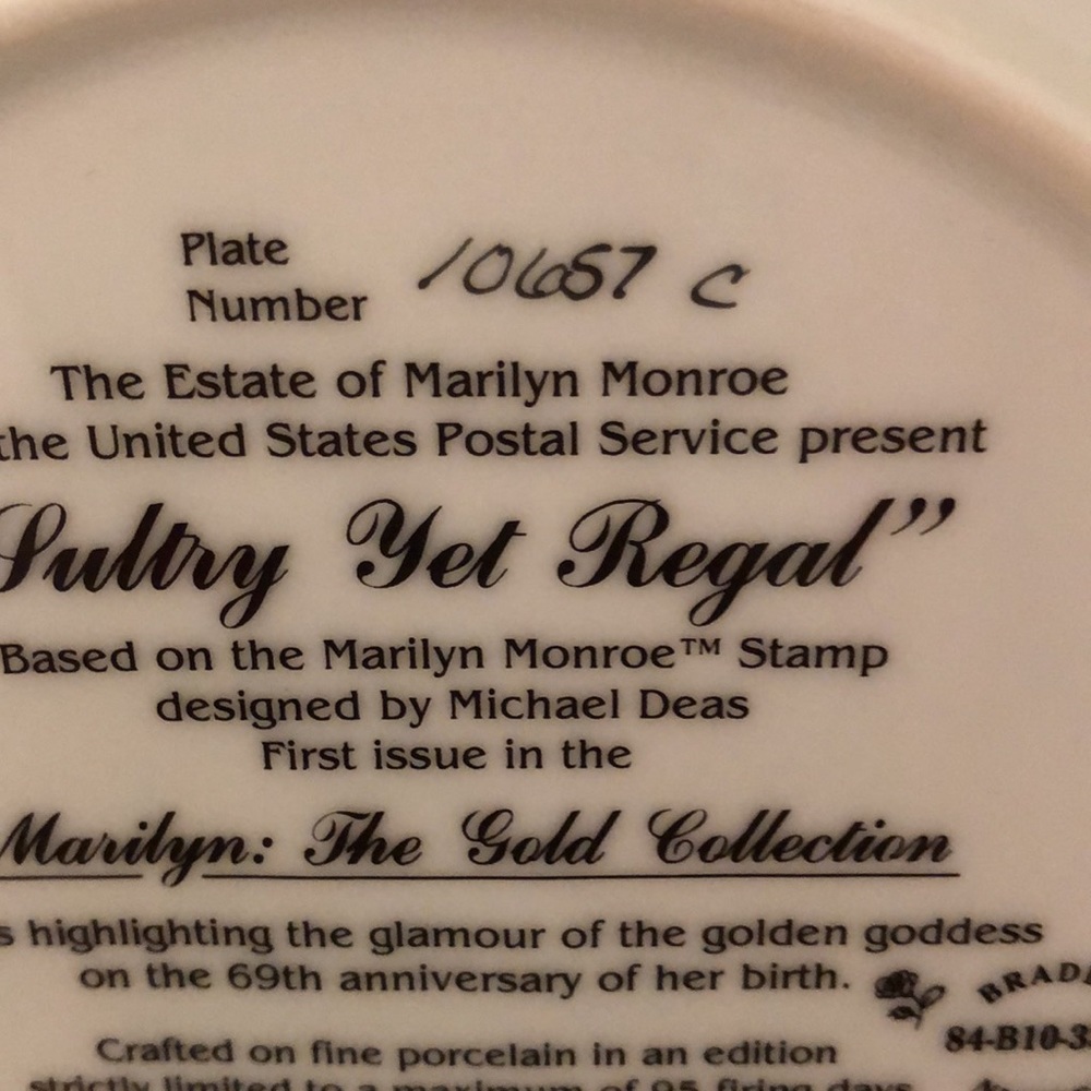 MARILYN MONROE PLATE FROM THE BRADFORD EXCHANGE - Picture 4 of 6